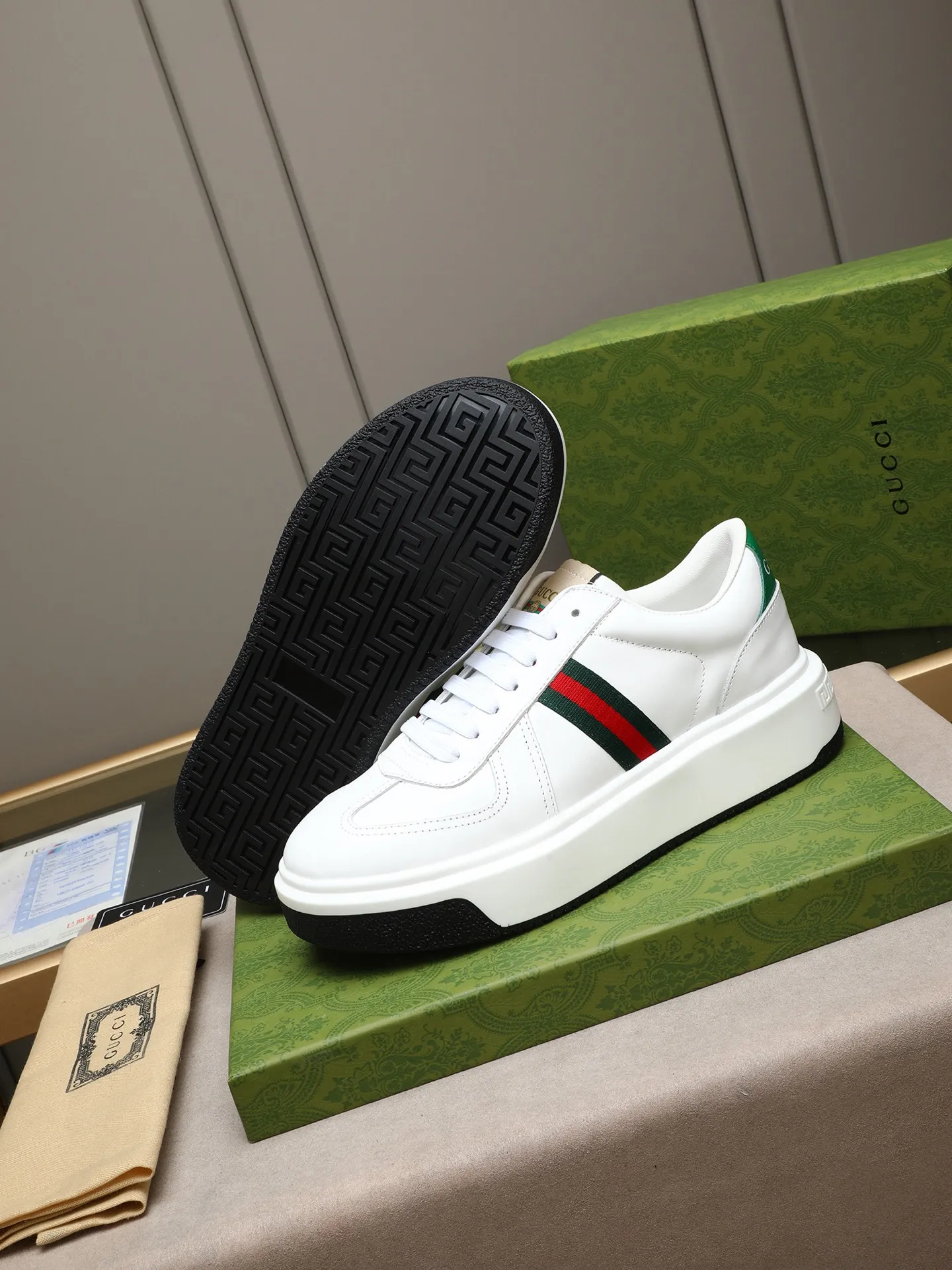 Men's shoes 💰480 New men's shoes GUCCI Fashion trend Made of first-layer calfskin ➕ washed sheep lining! The foot feels super comfortable and the workmanship is impeccable. Foam ultra-light outsole, size: 38-44 (45 customized) 4 colors to choose from!